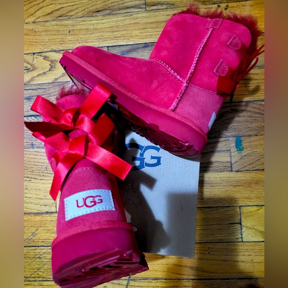 NWOB UGG Toddler Girls Red Bow Boots size 9
